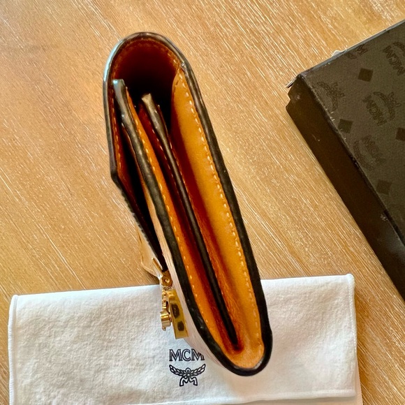 MCM | Tracy Wallet on Chain in Visetos - Picture 10 of 15